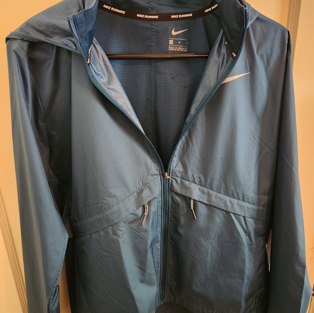 Nike Essentials Packable Running Jacket - image 2